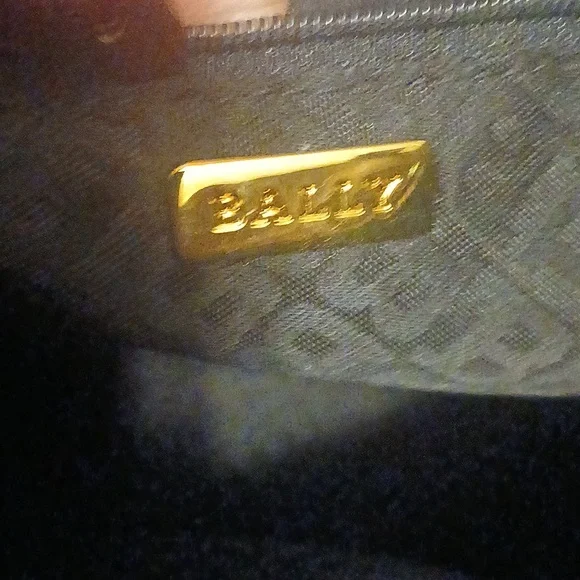 Bally Quilted Brown Lambskin Leather Shoulder Bag with Gold Chain - Picture 8 of 9